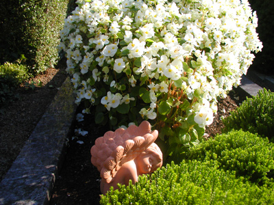 Engel aus Terrakotta